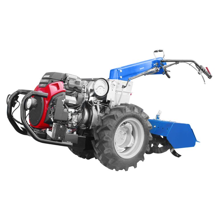 Benzine tractor met frees